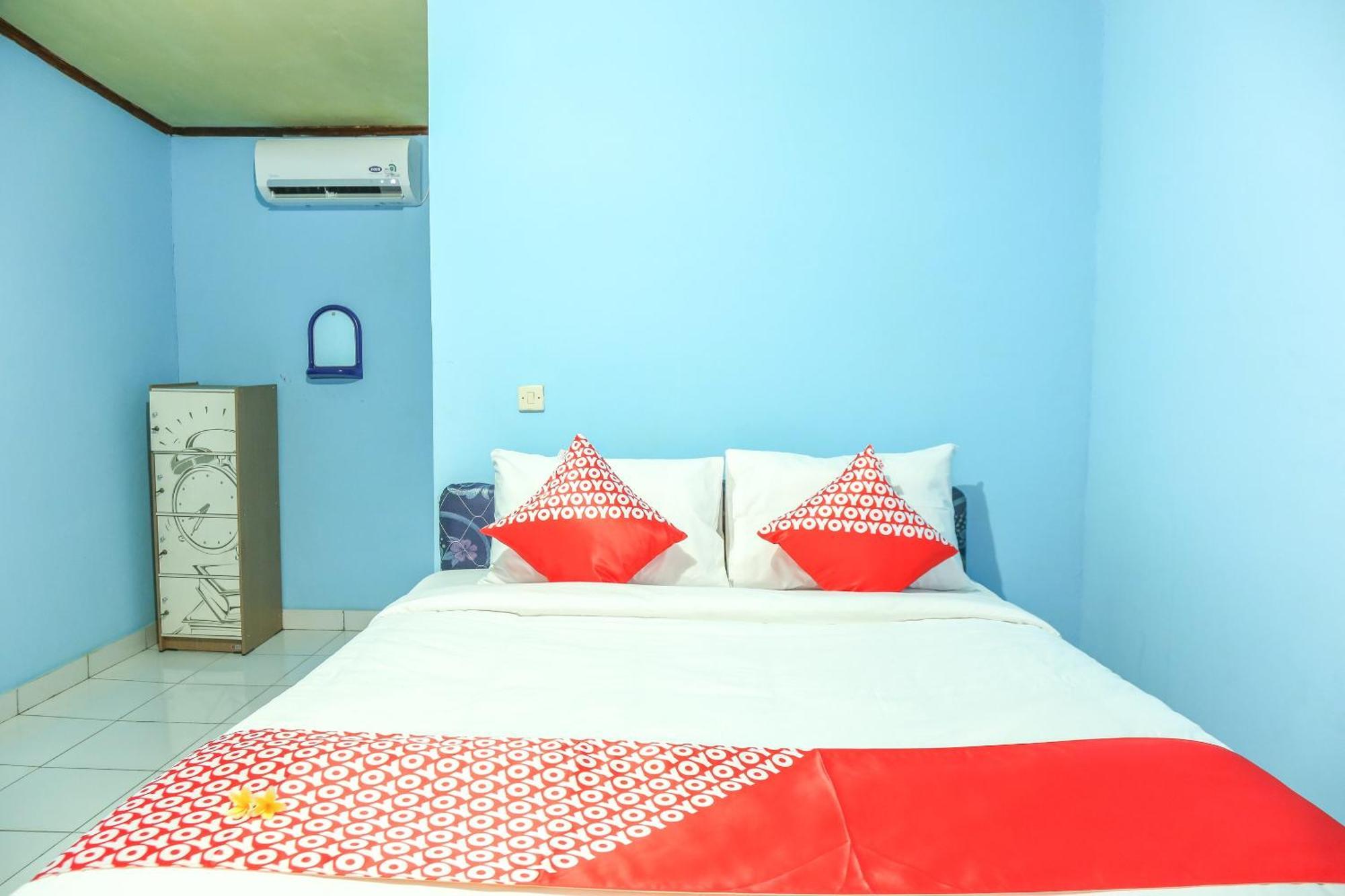 Oyo 1662 Zury Homestay Kuta  Экстерьер фото