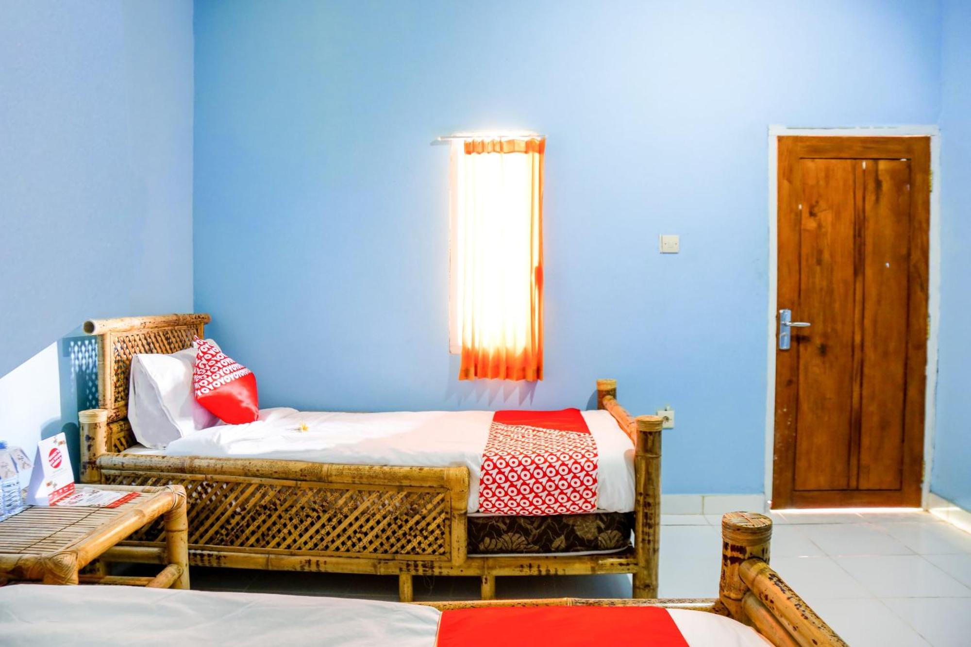 Oyo 1662 Zury Homestay Kuta  Экстерьер фото